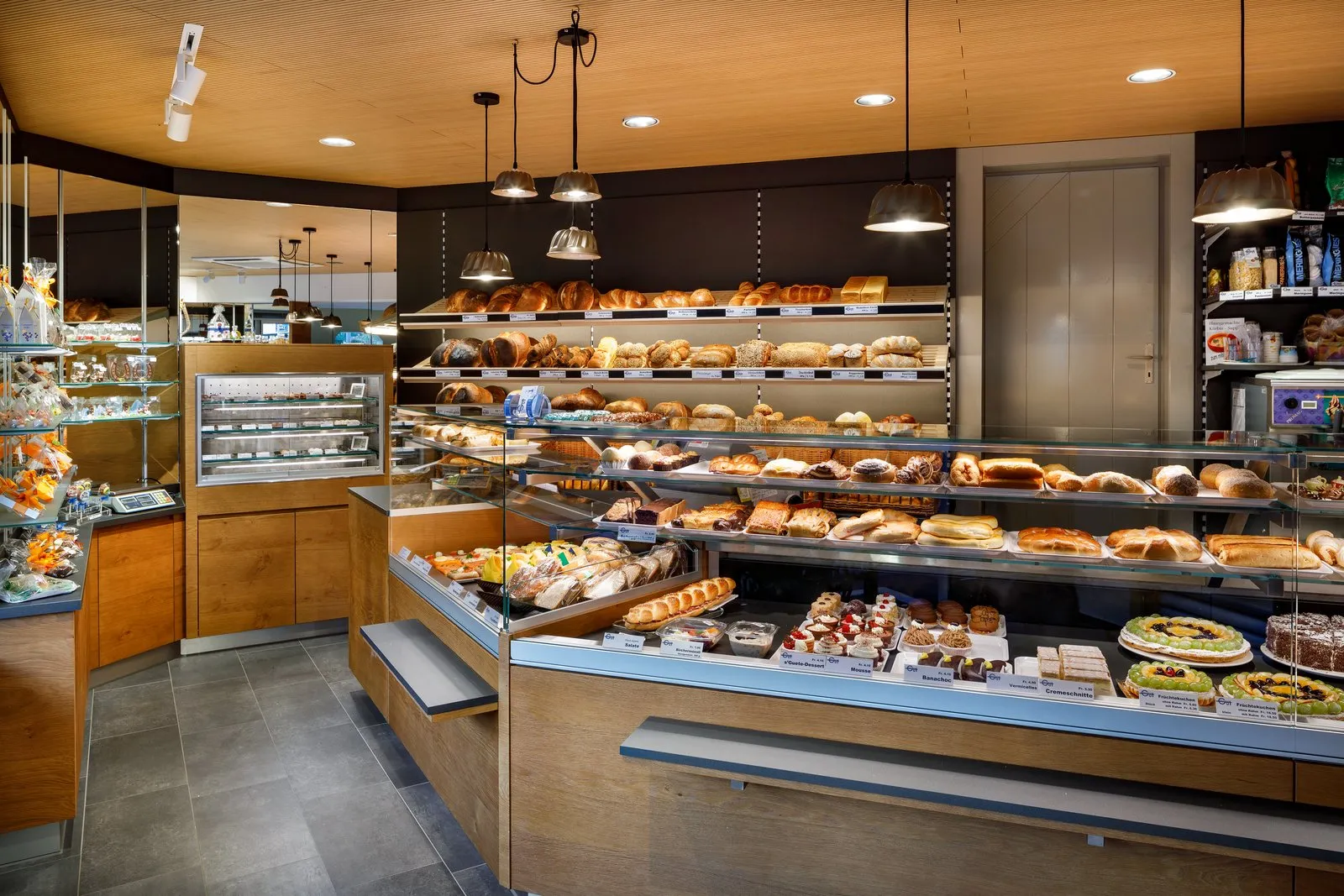 Cafe Gut — Bäckerei und Verkaufstheke