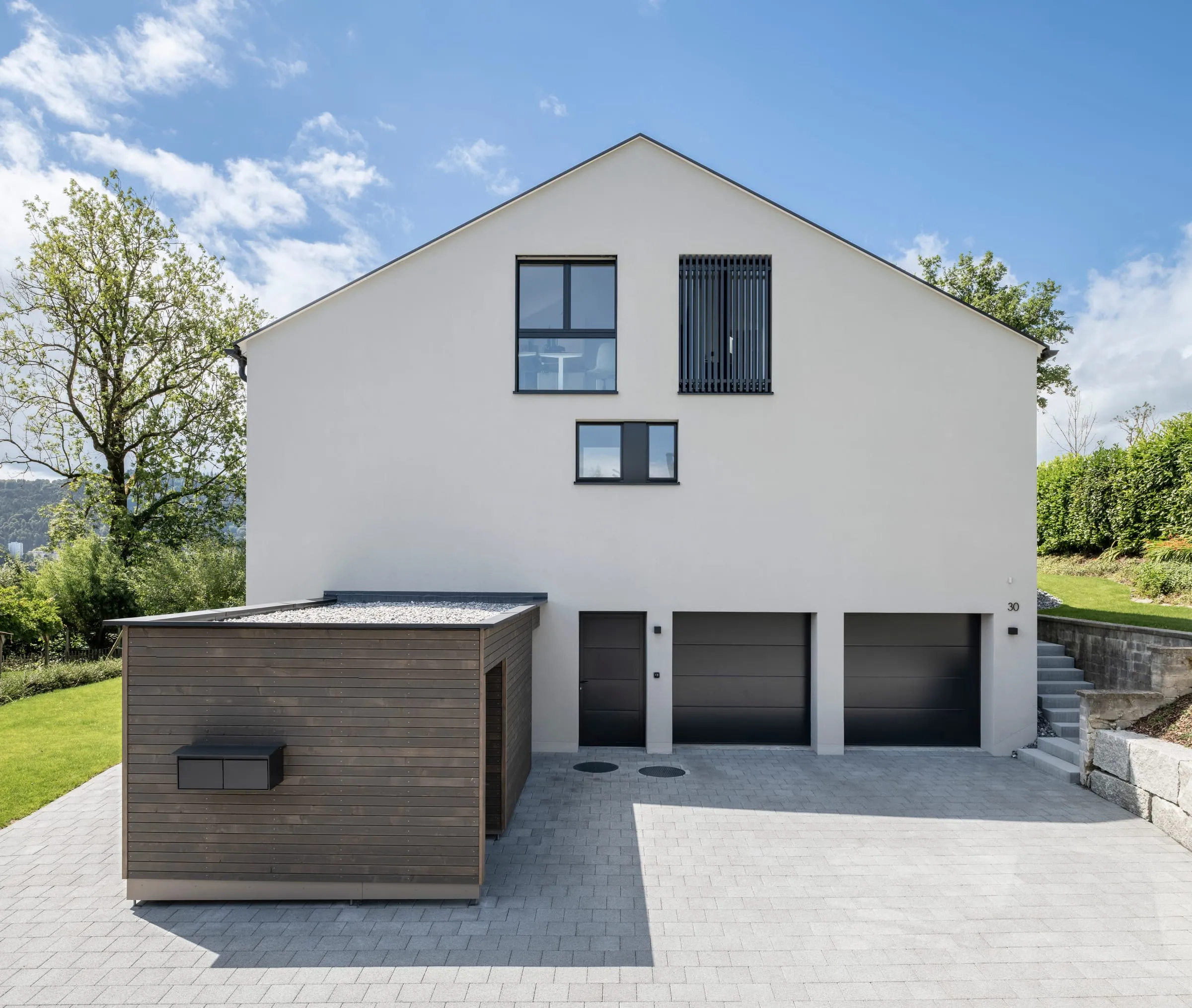 Neubau Einfamilienhaus Neuhof Emmenbrücke — Frontansicht